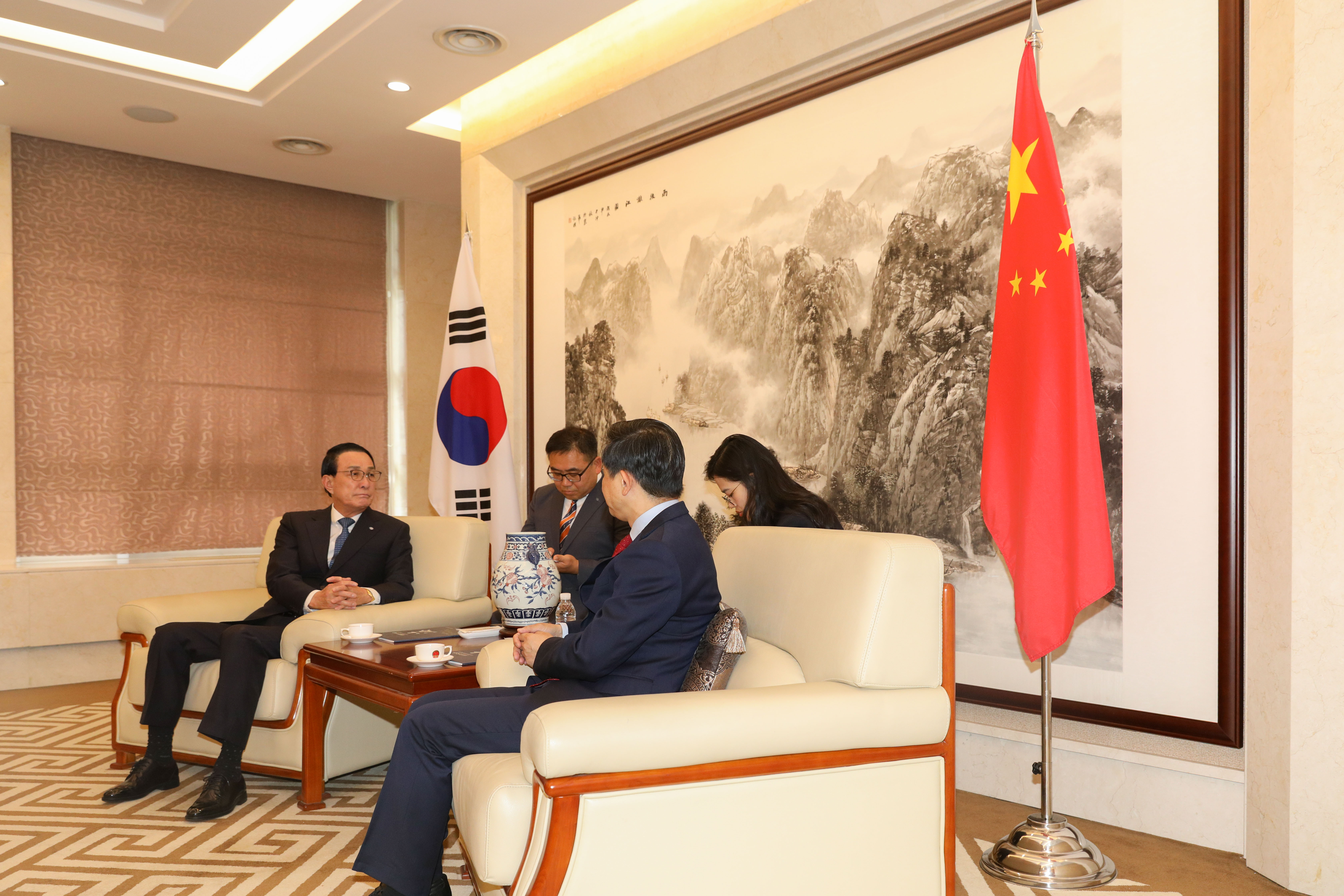 20250523  주한중국대사관 감사패 전달식 (3).jpg 첨부 이미지